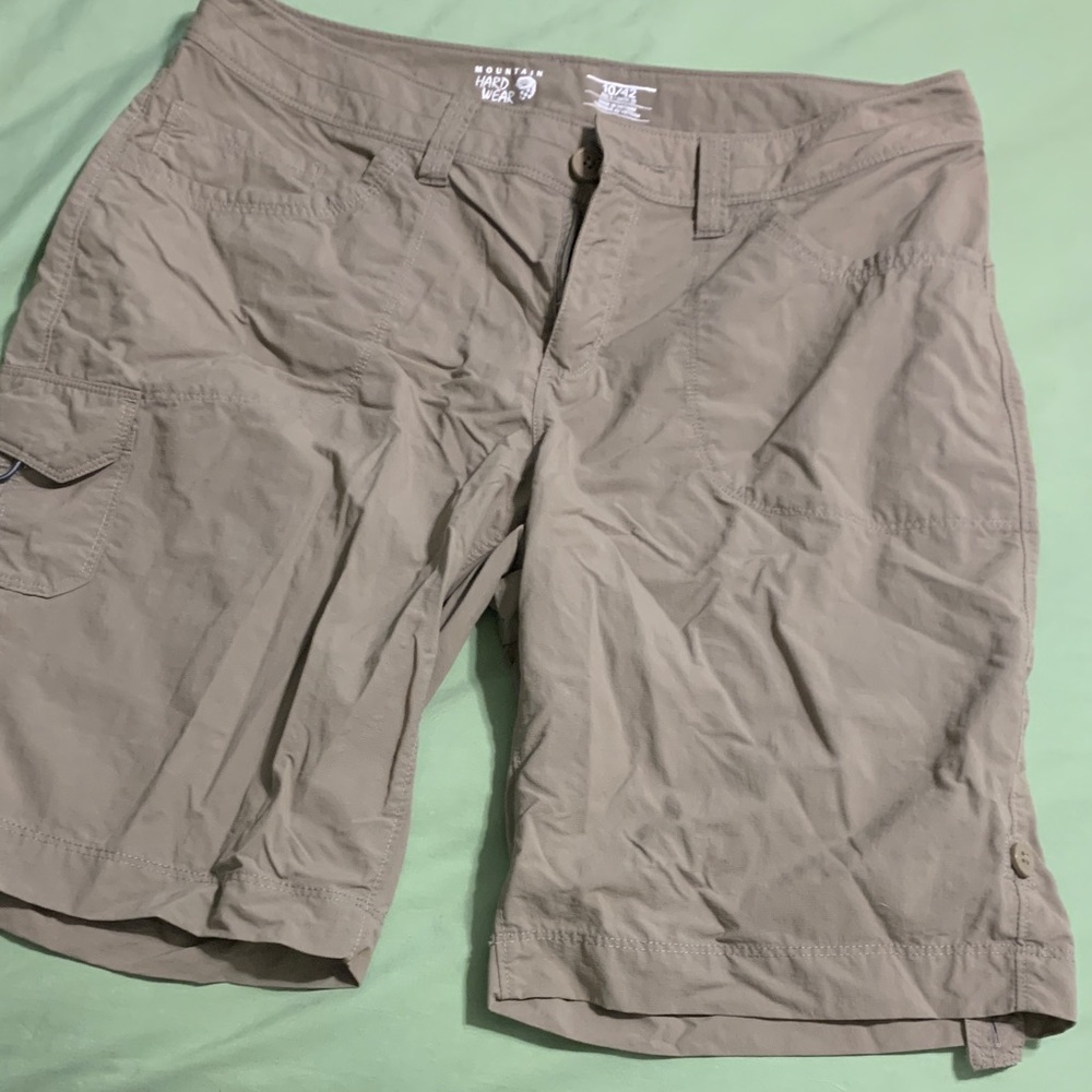 Mountain Hardwear Women's Tan Cargo Shorts
